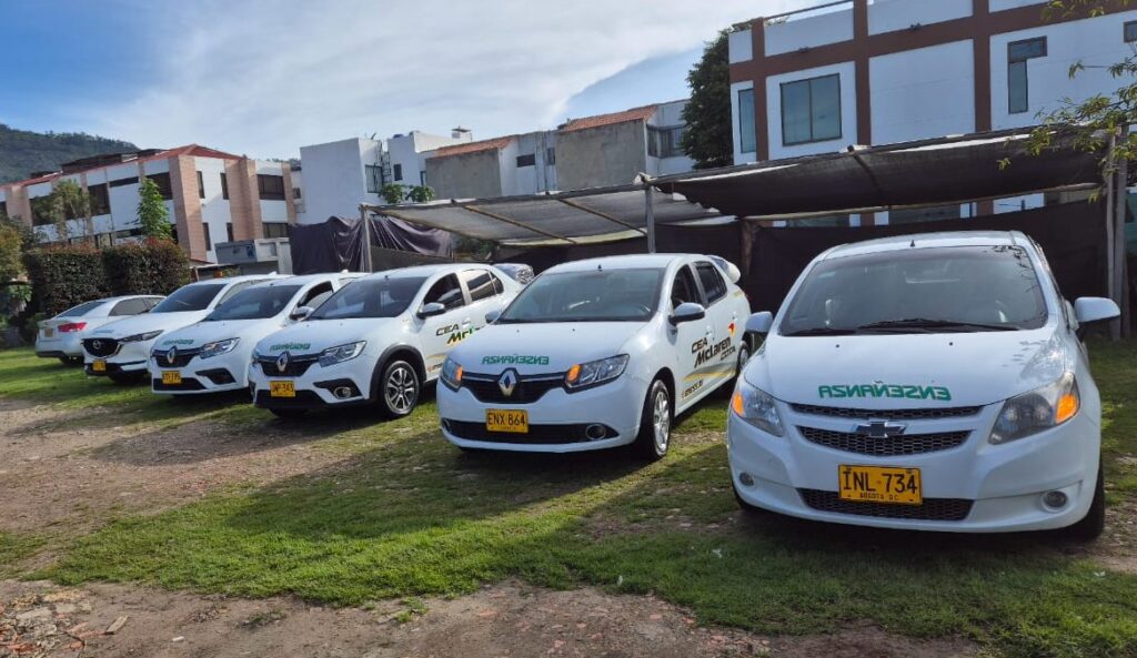 Carros parqueadero lat